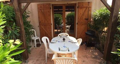 Charming Villa with Mezzanine, Pool Access, 6 Guests - Le Barcarès