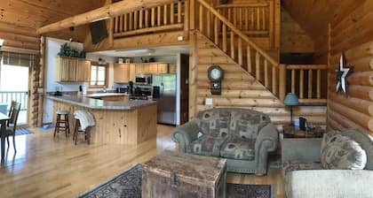 Driftless Escape! Moderni, iso hytti / 57 yksityistä hehtaaria WI: n ajele vähemmän alueella