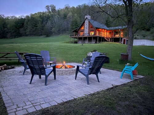 Driftless Escape! Moderni, iso hytti / 57 yksityistä hehtaaria WI: n ajele vähemmän alueella