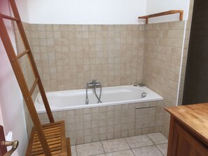 Bathtub, hair dryer