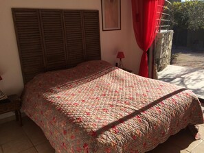 4 bedrooms, iron/ironing board, travel crib, internet
