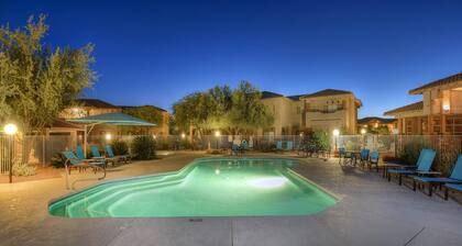 Stylish condo with pool, hot tub & lovely mountain views