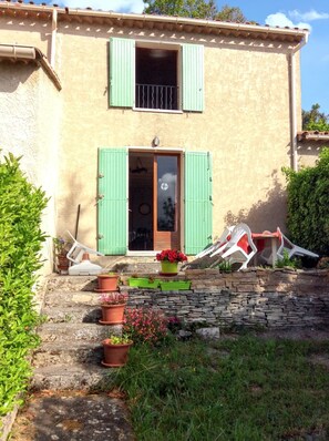 Exterior - Homerez - Charming house in Vachères with mountain view (Vachères)