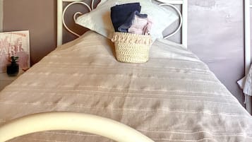 2 bedrooms, desk, iron/ironing board, internet