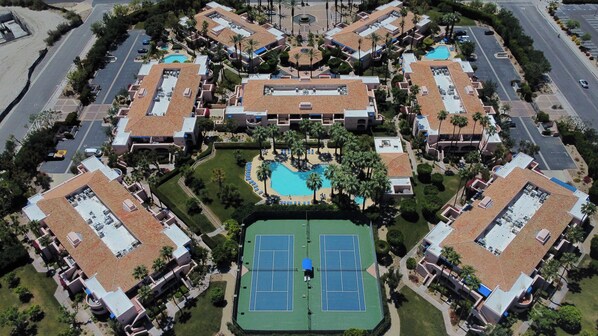 Exterior - Recently Remodeled Deauville Condo + Next to Casino + Walk Everywhere in Downtow (Palm Springs)