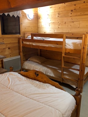 2 bedrooms, iron/ironing board, travel crib, WiFi (free)