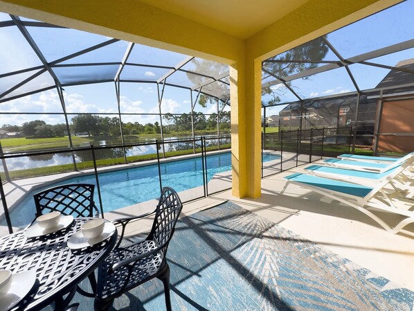 A heated pool - Lake View! Amazing Sunsets w/West Facing Pool (Clermont)