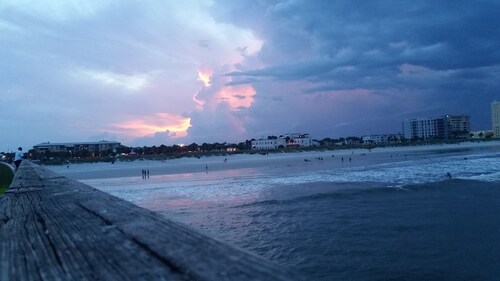 Beachy Guest Cottage !!