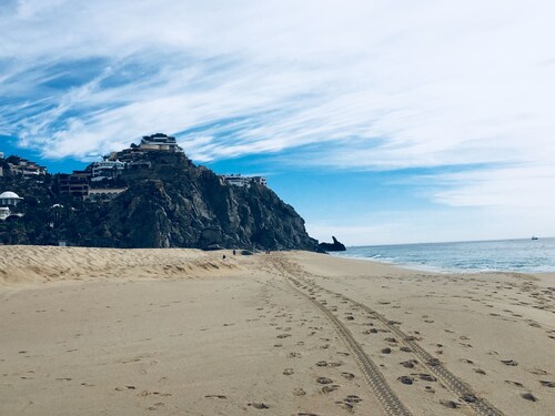 Ready and Clean: Renovated Condo in fabulous Pedregal, Ocean, city and Mtn views