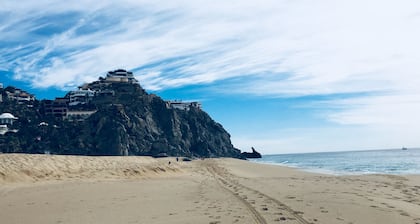 Ready and Clean: Renovated Condo in fabulous Pedregal, Ocean, city and Mtn views