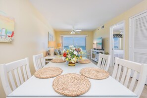 2 bedrooms, iron/ironing board, free WiFi, bed sheets - BEACH FRONT! Two Bedroom at Tradewinds! (Orange Beach)