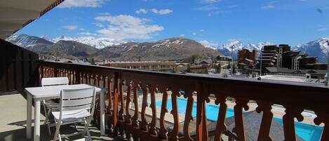 屋外ダイニングエリア