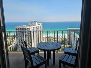 Outdoor dining - Ariel Dunes 2005 | Gulf Views from 20th Floor | Fully Renovated | Zero-Entry Pool (Miramar Beach)