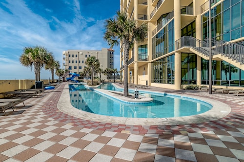 Direct Beachfront LazyRiver-Waterslide-Splashpad-Pool Bar-Walk to Restaurants