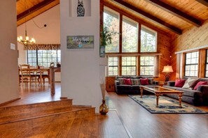 Interior - Sublime For-Rest by Destination Big Bear : High End Neighborhood! Hot Tub! Gourmet Kitchen! Master Suite! Pool Table! (Big Bear Lake)