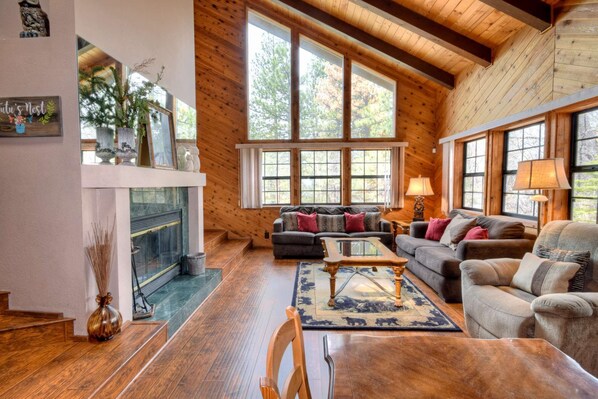 TV, fireplace, DVD player - Sublime For-Rest by Destination Big Bear : High End Neighborhood! Hot Tub! Gourmet Kitchen! Master Suite! Pool Table! (Big Bear Lake)