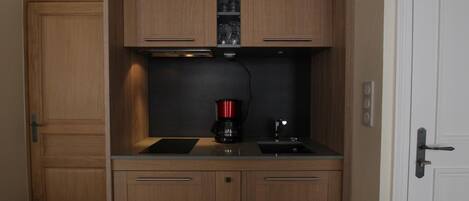 Fridge, microwave, oven