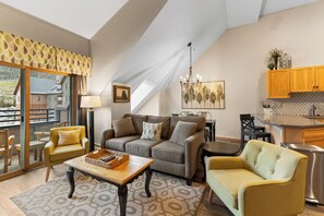 Flat-screen TV, fireplace, DVD player