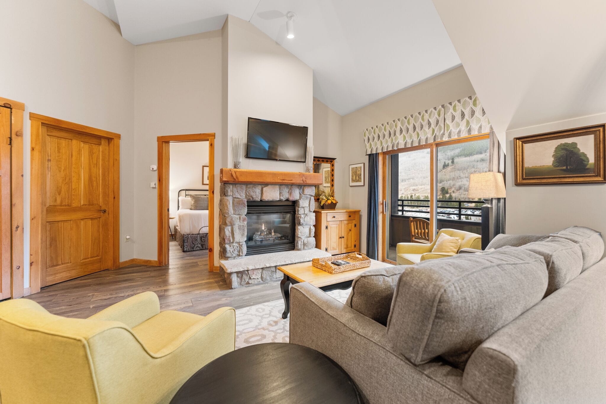 Flat-screen TV, fireplace, DVD player