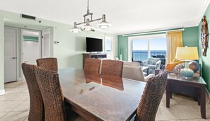 Interior - The Islander 604 Complimentary Beach (Seasonally) Heated Pool (Destin)