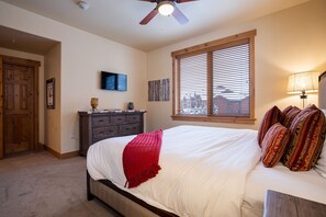 3 bedrooms, memory-foam beds, iron/ironing board, WiFi