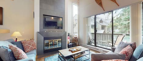 TV, fireplace