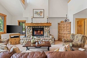 TV, fireplace, offices - Abode at Gamble Oak, private hot tub, Deer Valley, steps to trails (Park City)