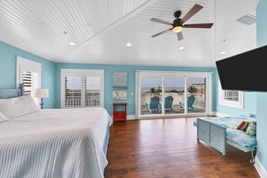 8 bedrooms, iron/ironing board, internet, bed sheets