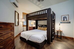2 slaapkamers, een strijkplank/strijkijzer, wifi, beddengoed