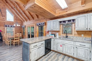 Fridge, microwave, oven, stovetop - ER101 - Heavenly Hideaway  Great location - Close to town! (Pigeon Forge)