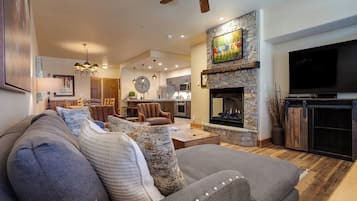 Flat-screen TV, fireplace, DVD player