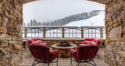 Ski-in/Ski-out Condo w/ Private Balcony for Scenic Views & Close to Shops!