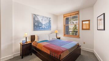 1 slaapkamer, een strijkplank/strijkijzer, internet, beddengoed