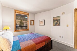1 chambre, fer et planche à repasser, accès à Internet, literie fournie