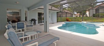 4 BR / 3 BA orlando vacation pool home in Clermont, BBQ Grill, Free Wifi!!