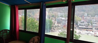 Sneha Home-Stay Nearabout Laxman Jhulla Bridge With Ganga River & mountain views