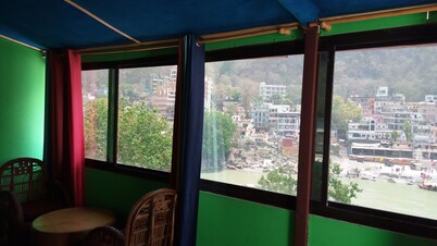 Sneha Home-Stay Nearabout Laxman Jhulla Bridge With Ganga River & mountain views