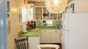 Fridge, microwave, dishwasher, coffee/tea maker