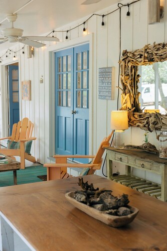 Moon Baby 2 bed 2 bath - Grayton, Red Bar