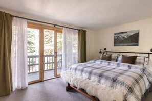 3 habitaciones, escritorio y tabla de planchar con plancha 