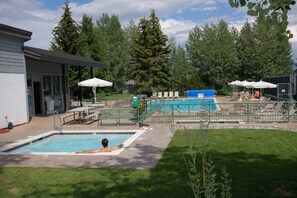 Piscine extérieure, piscine chauffée