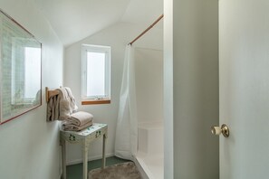 Douche, serviettes fournies