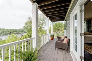 Property grounds - Walk to Potomac River and downtown Harpers Ferry (Knoxville)