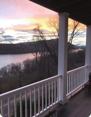 Property grounds - Walk to Potomac River and downtown Harpers Ferry (Knoxville)