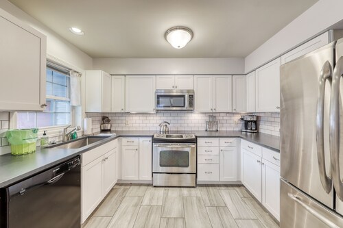 Clean & Bright Condo near Slopes & Lakes with Amazing Walkable Locale