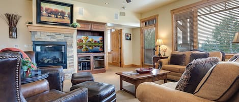 TV, fireplace