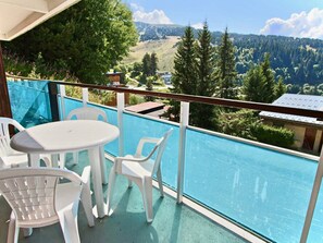 Outdoor dining - Large renovated studio, 4 people, pets allowed (Chamrousse)