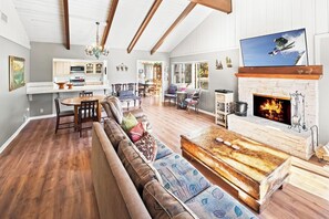 Télévision, cheminée, lecteur de DVD