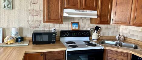 Réfrigérateur, micro-ondes, four, lave-vaisselle