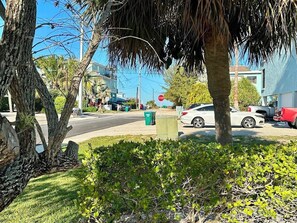 Unclassified image, 3 of 33, button